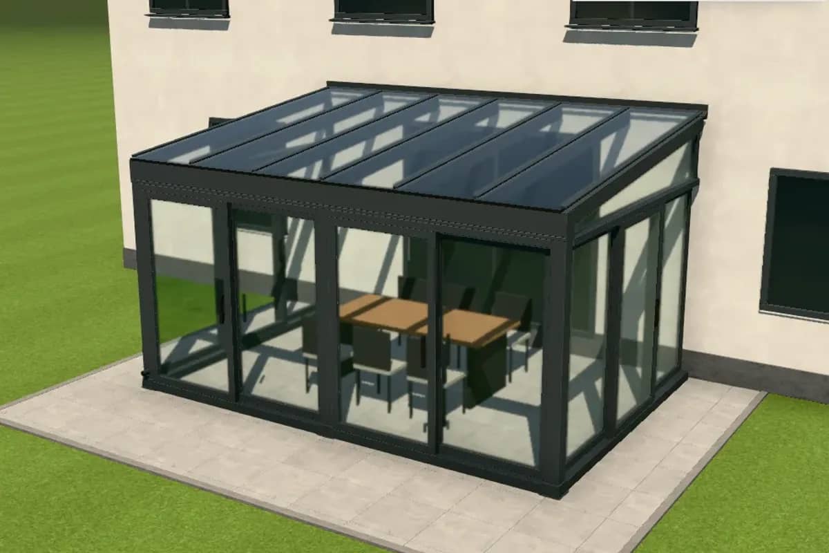 3D-Konfigurator: Wintergarten mit gerahmten Schiebeelementen und Isolierglas, darin ein Esstisch