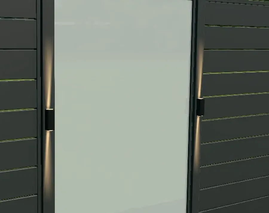 3D-Zaun-Konfigurator: Pfosten mit Strahlern nach oben und unten neben einem Milchglasfeld